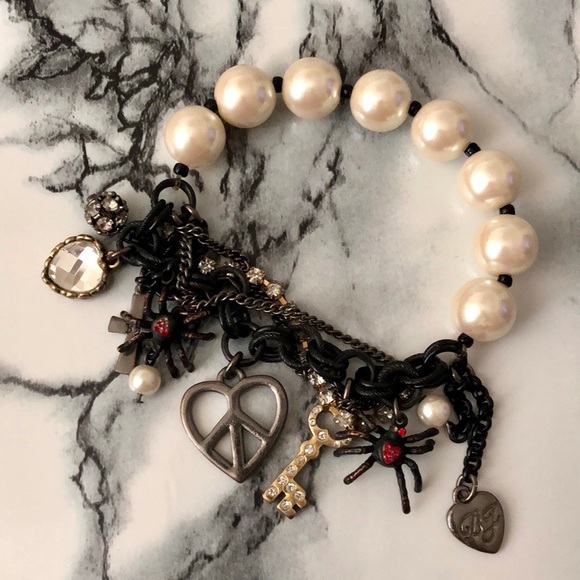Betsey Johnson Jewelry - Betsey Johnson Mixed Media Pearl Spider Bracelet!